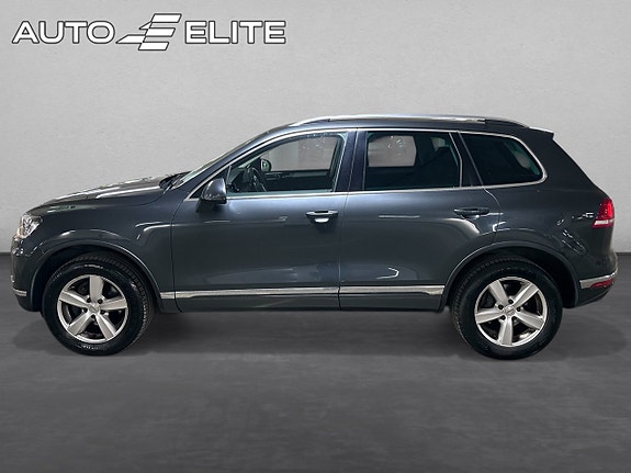 Volkswagen Touareg 2 of 5