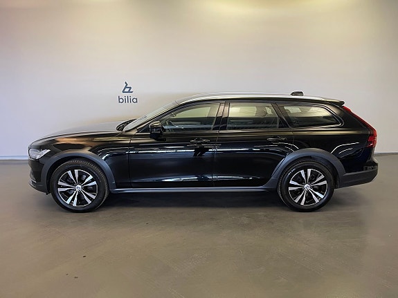 Volvo V90 Cross Country 2 of 5