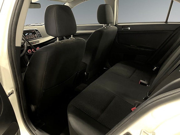 Mitsubishi Lancer 17 of 18