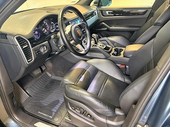 Porsche Cayenne 5 of 5