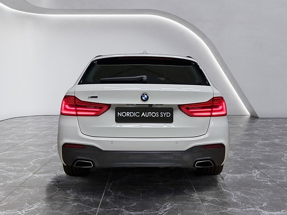 BMW 520d 4 of 5