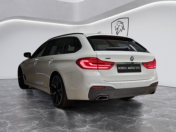 BMW 520d 3 of 5