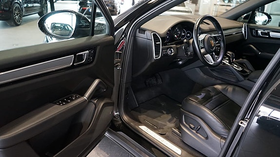 Porsche Cayenne Coupe 4 of 5