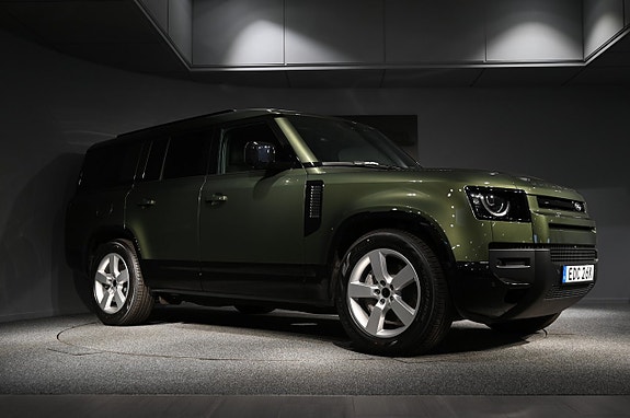 Land Rover Defender 130 8 of 28