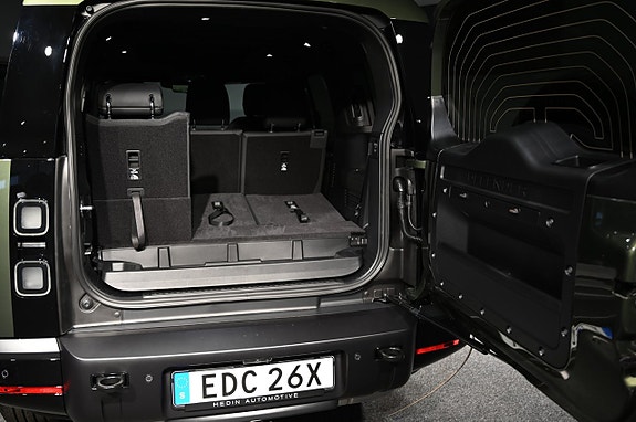 Land Rover Defender 130 22 of 28