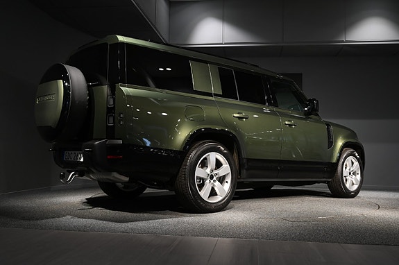 Land Rover Defender 130 6 of 28