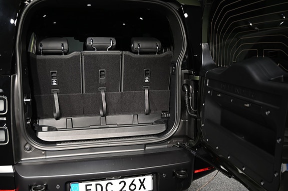 Land Rover Defender 130 23 of 28