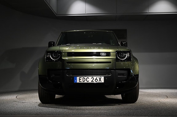 Land Rover Defender 130 9 of 28
