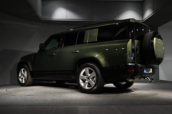 Land Rover Defender 130 4 of 5