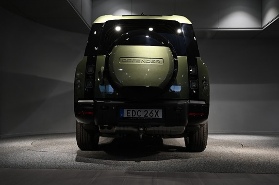 Land Rover Defender 130 5 of 5