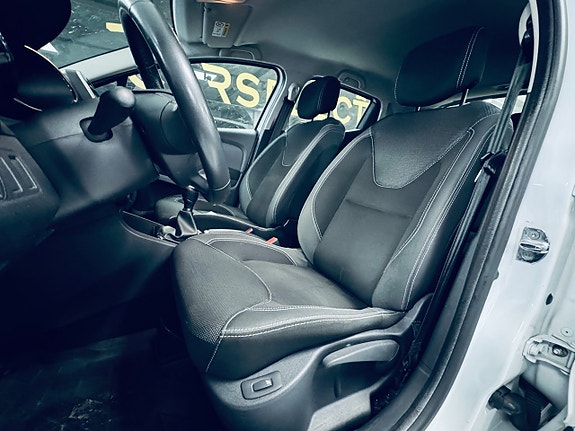 Renault Clio 8 of 17