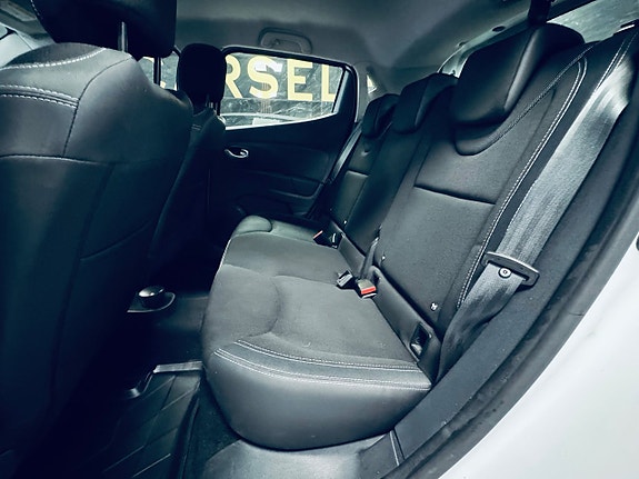 Renault Clio 16 of 17