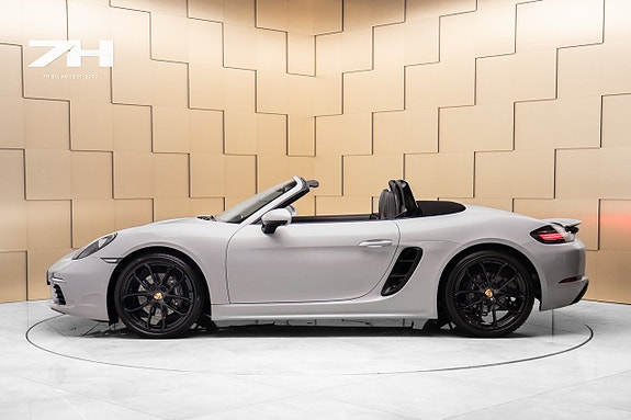 Porsche 718 Boxster 2 of 5