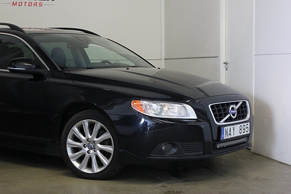 Volvo V70 2 of 18
