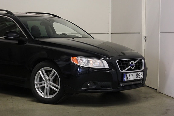 Volvo V70 2 of 18