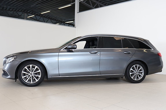 Mercedes-Benz E200 3 of 5