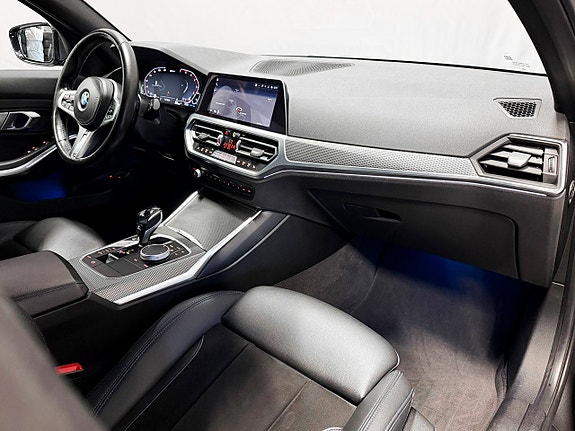 BMW 330e 13 of 23