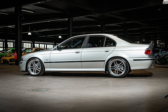 BMW 540i 3 of 5