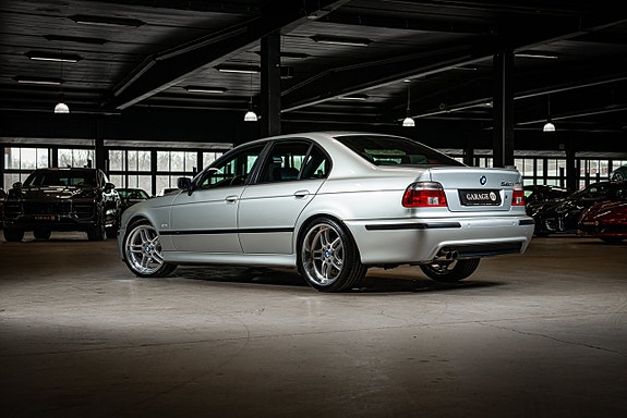 BMW 540i 4 of 5