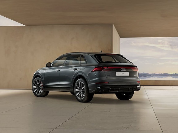 Audi Q8 2 of 10