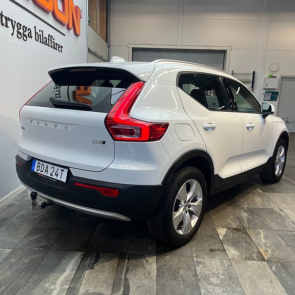 Volvo XC40 4 of 12