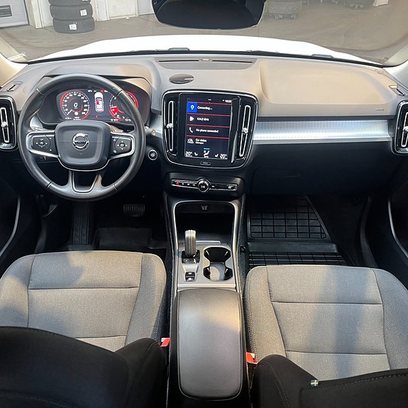 Volvo XC40 9 of 12