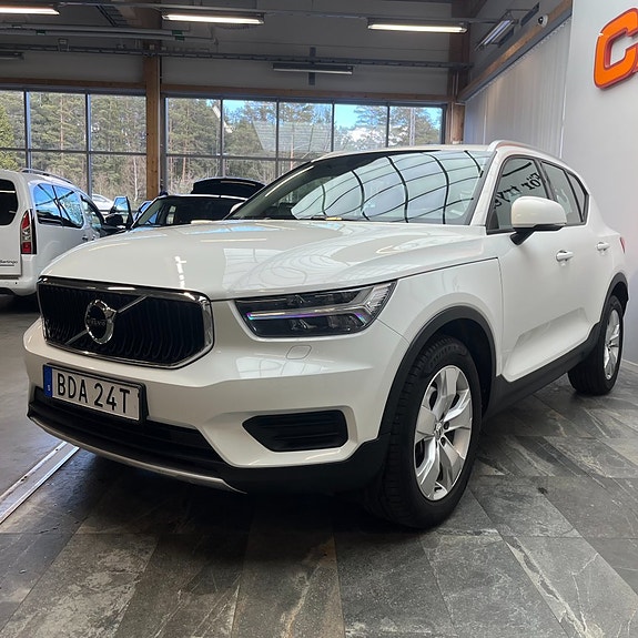 Volvo XC40 5 of 12