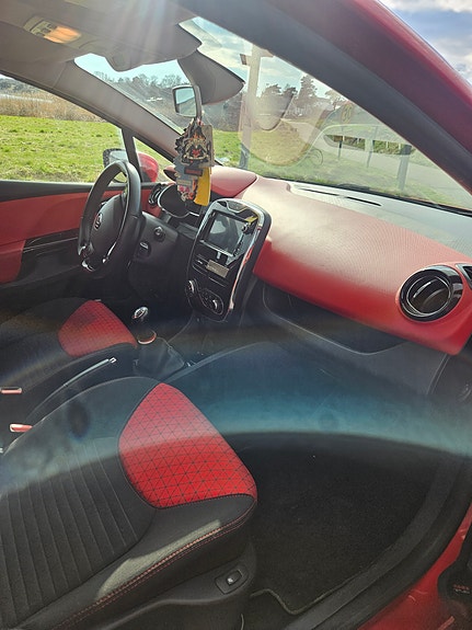 Renault Clio 6 of 8