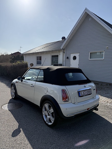 MINI Cooper 4 of 5