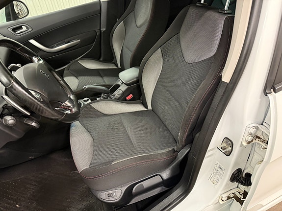 Peugeot 308 SW 13 of 17