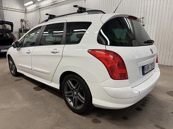 Peugeot 308 SW 2 of 17