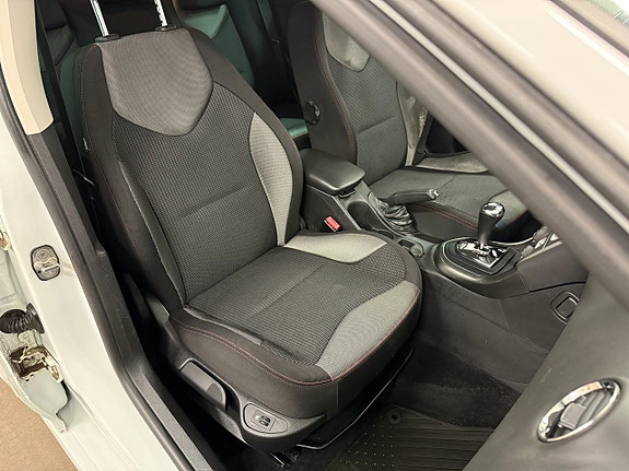 Peugeot 308 SW 10 of 17