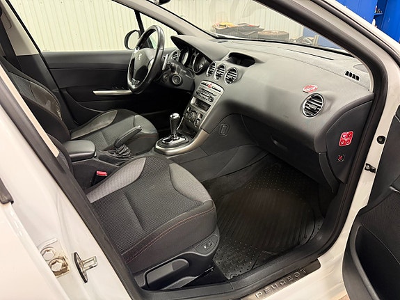 Peugeot 308 SW 9 of 17