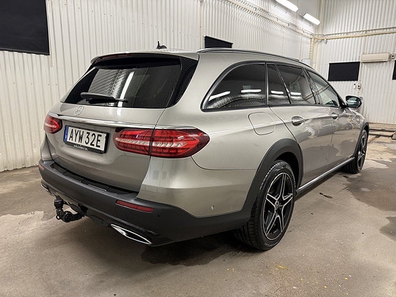 Mercedes-Benz E220 d 4 of 5