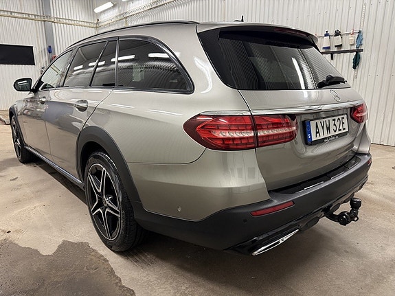 Mercedes-Benz E220 d 2 of 5