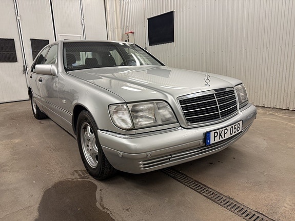 Mercedes-Benz S300 3 of 5