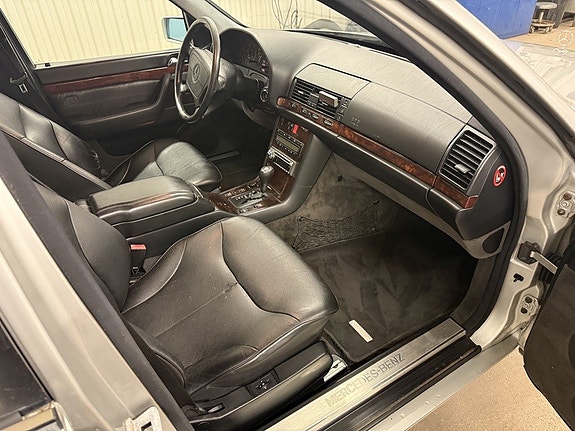 Mercedes-Benz S300 9 of 16