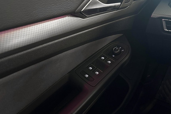 Volkswagen Golf Alltrack 19 of 23