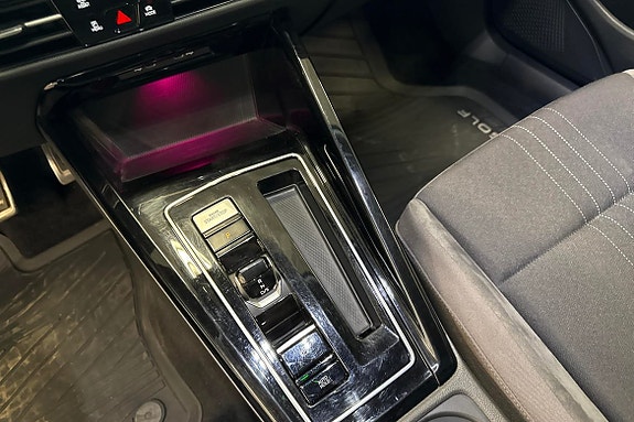 Volkswagen Golf Alltrack 9 of 21