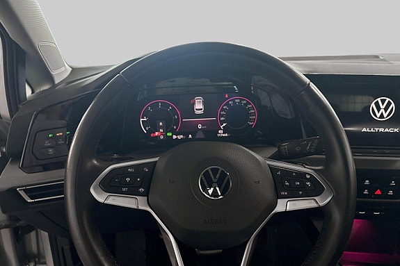 Volkswagen Golf Alltrack 9 of 23