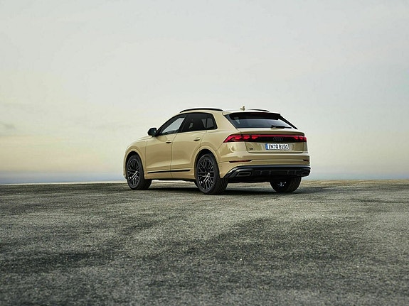 Audi Q8 3 of 5