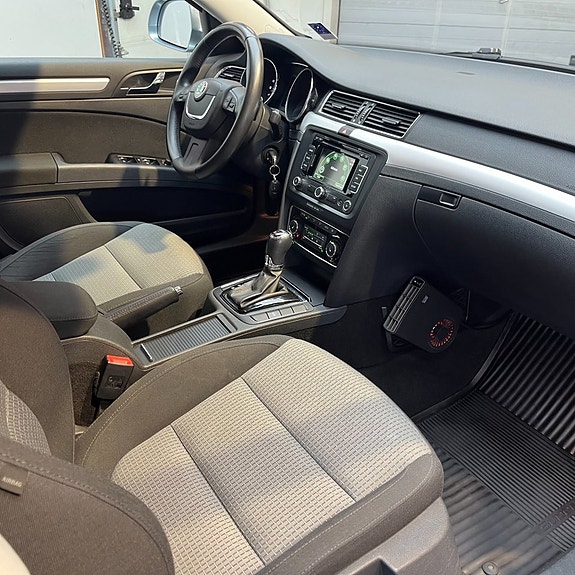 Skoda Superb 8 of 12