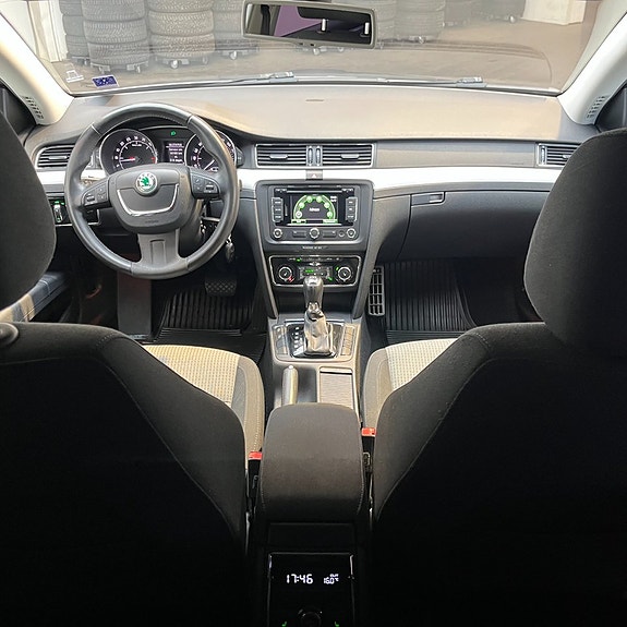 Skoda Superb 9 of 12
