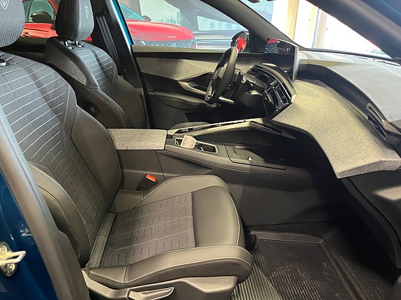 Peugeot 3008 3 of 4
