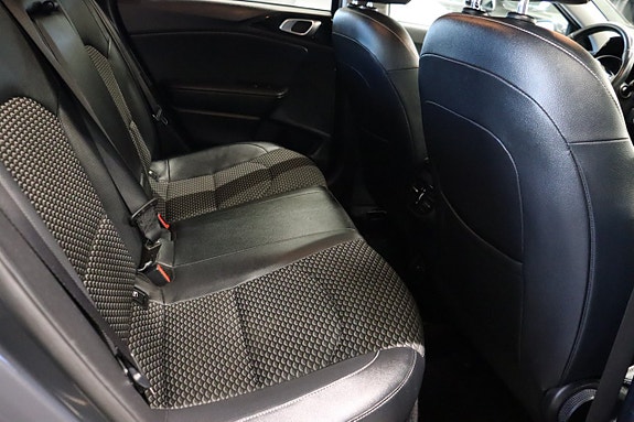 Kia Ceed 12 of 23