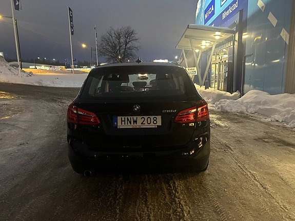BMW 218d 3 of 6
