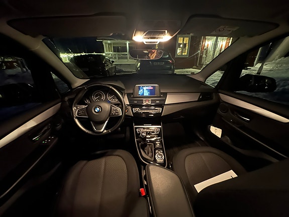 BMW 218d 4 of 6