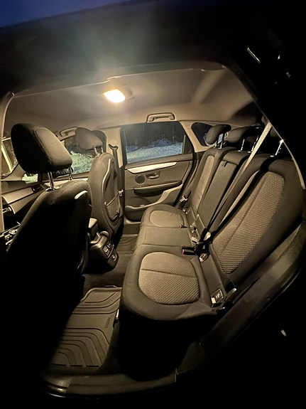 BMW 218d 5 of 6