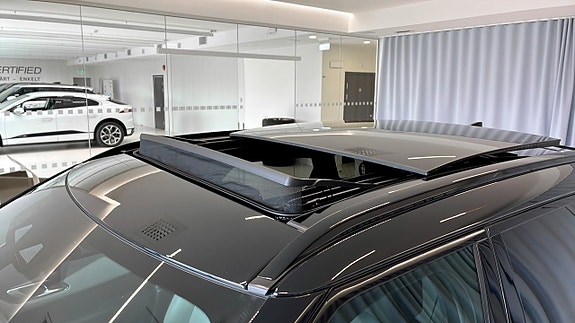 Land Rover Range Rover Velar 17 of 19