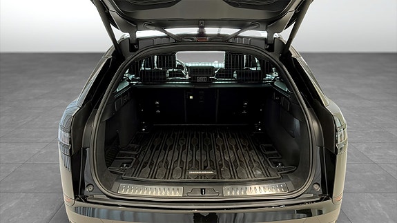 Land Rover Range Rover Velar 10 of 19